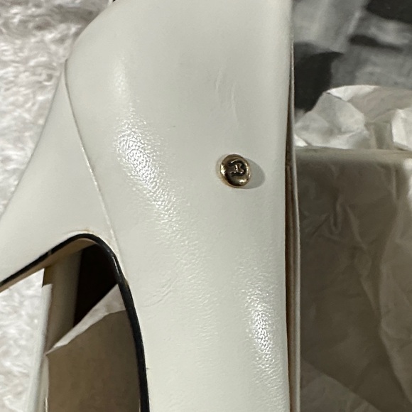 Kenneth Cole Women's Elegant White Heels - Picture 2 of 8